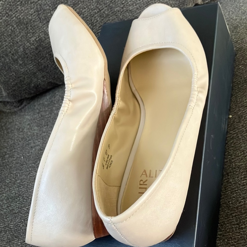 Wedge open toe shoe 10 wide